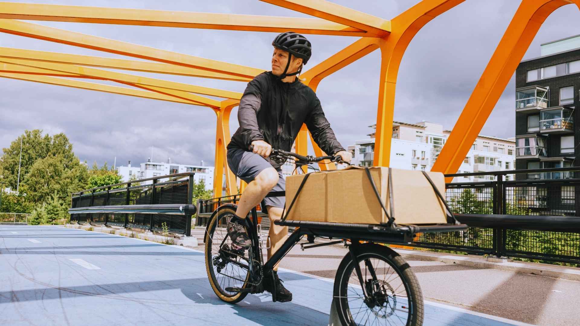 Flotas de bicicletas para delivery: cómo ahorrar costes en temporada alta de envíos - Urban Bikes