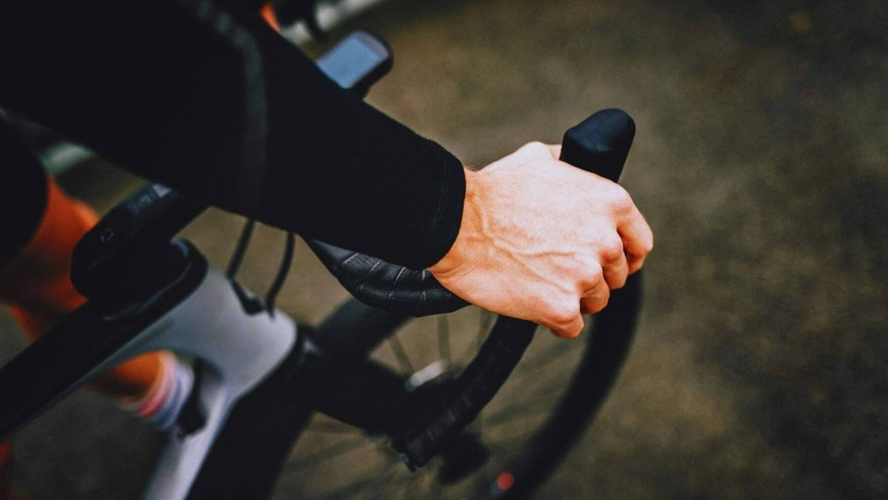 La psicología de la movilidad por qué ir en bici reduce el estrés y mejora tu rendimiento diario - Urban Bikes